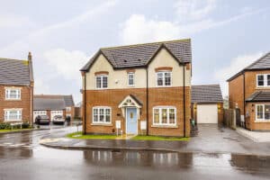 Lowe Avenue, Smalley, DE7